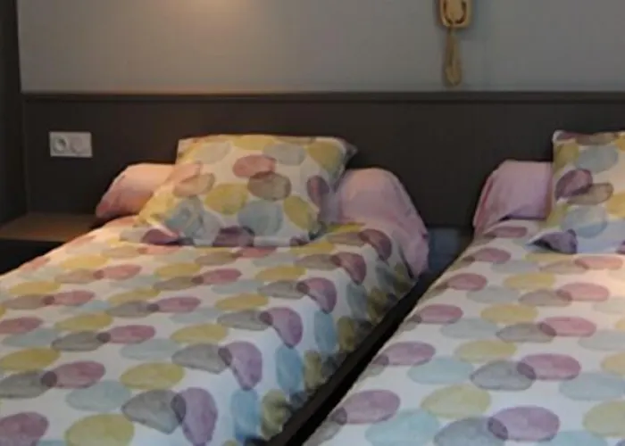 Logis Castel De Mirambel Lurdy