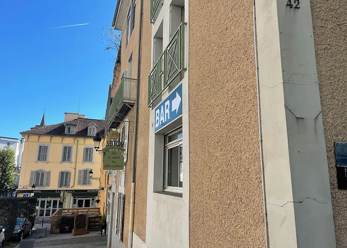 Hotel Logis Castel De Mirambel 3*