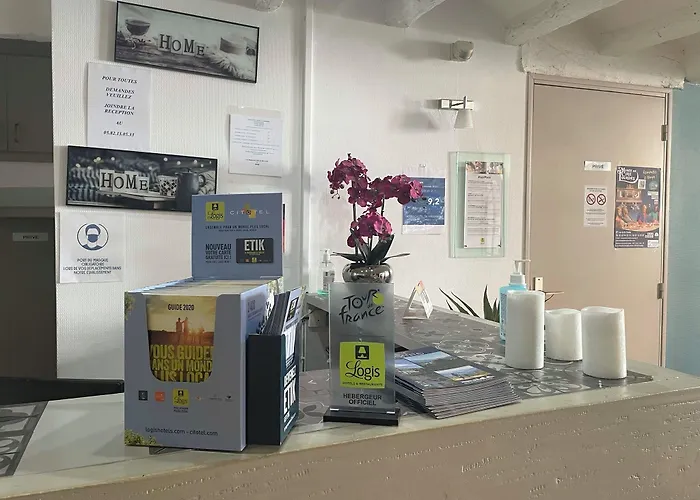 Logis Castel De Mirambel 3* Lurdy