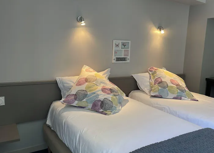 Hotel Logis Castel De Mirambel 3*