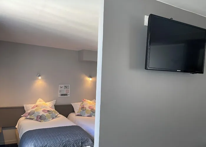 Logis Castel De Mirambel 3*