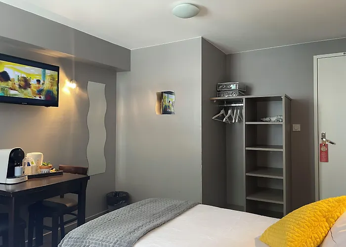 Hotel Logis Castel De Mirambel Lourdes