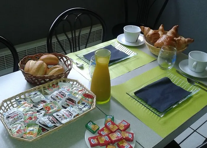 Hotel Logis Castel De Mirambel Lurdy