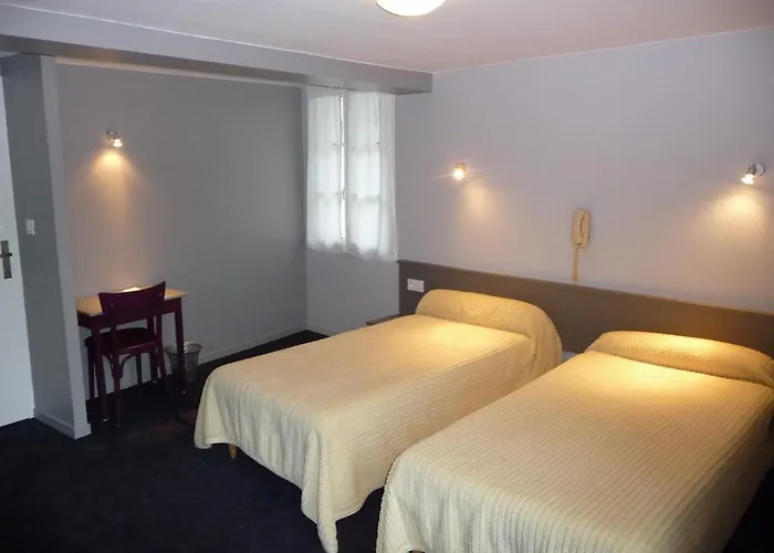 Logis Castel De Mirambel Hotel