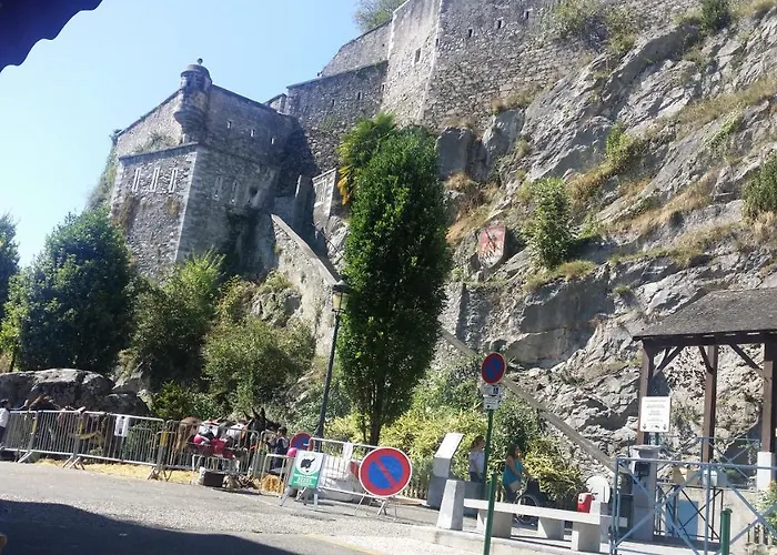 Logis Castel De Mirambel 3* Lurdy