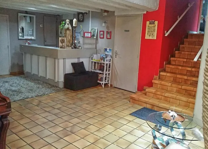 Logis Castel De Mirambel