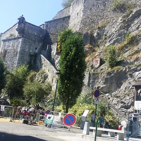 Logis Castel De Mirambel 3* לורדה