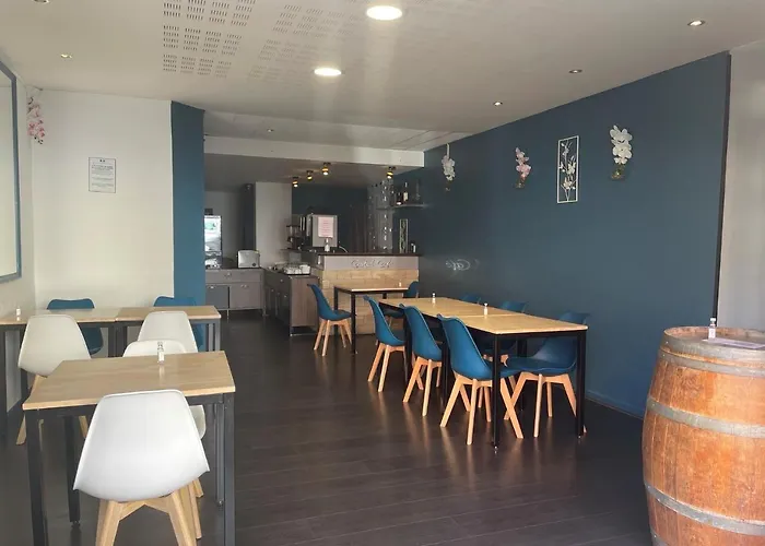 Logis Castel De Mirambel Hotel 3*