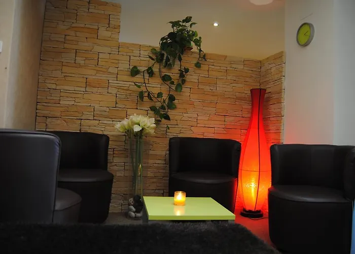 Hotel Logis Castel De Mirambel 3*